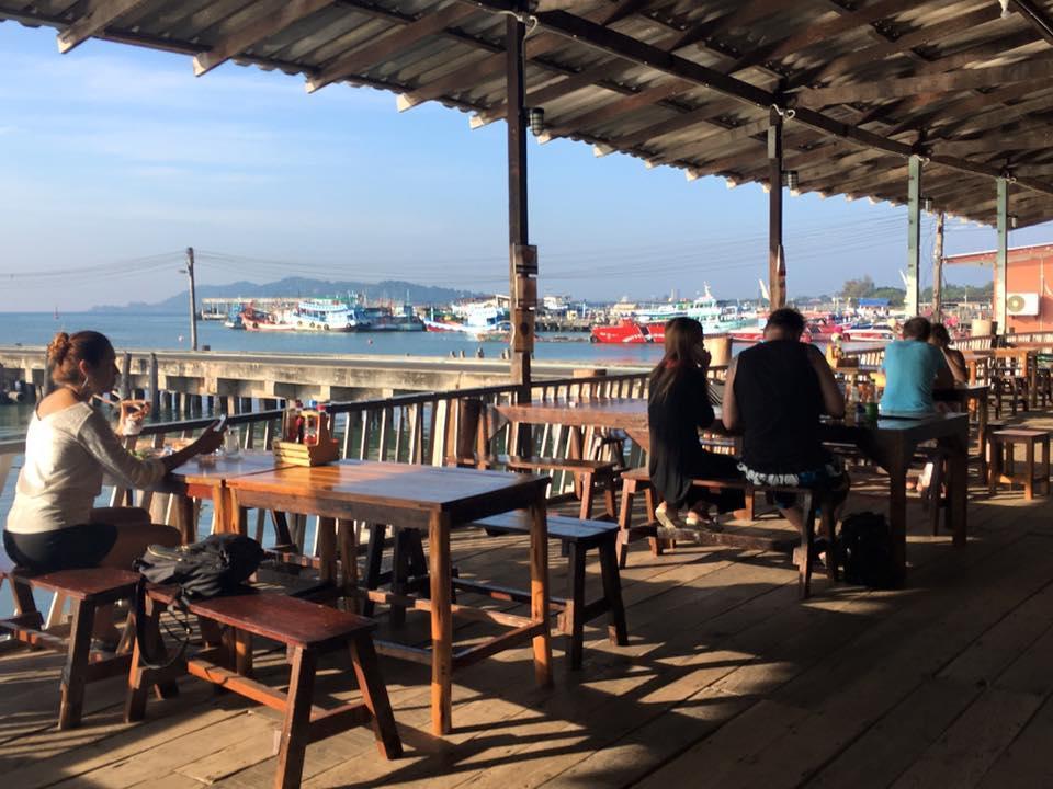 I Na Seaview Hostel Rayong Exterior photo