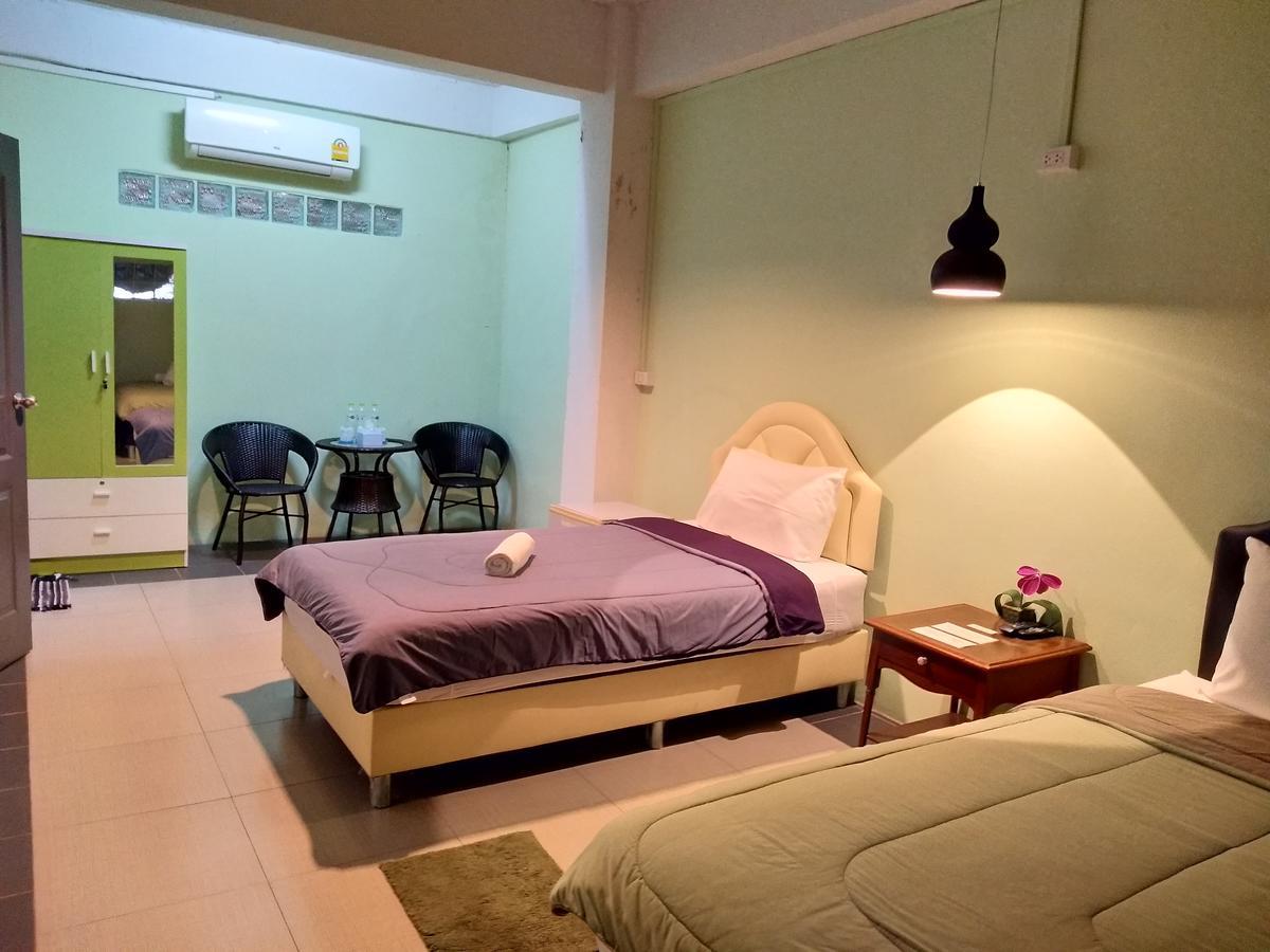 I Na Seaview Hostel Rayong Exterior photo